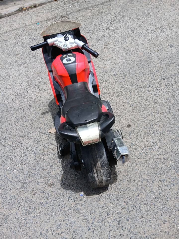 Moto eléctrica infantil BMW K1300S - vista 3 Moto eléctrica infantil BMW K1300S - vista 3