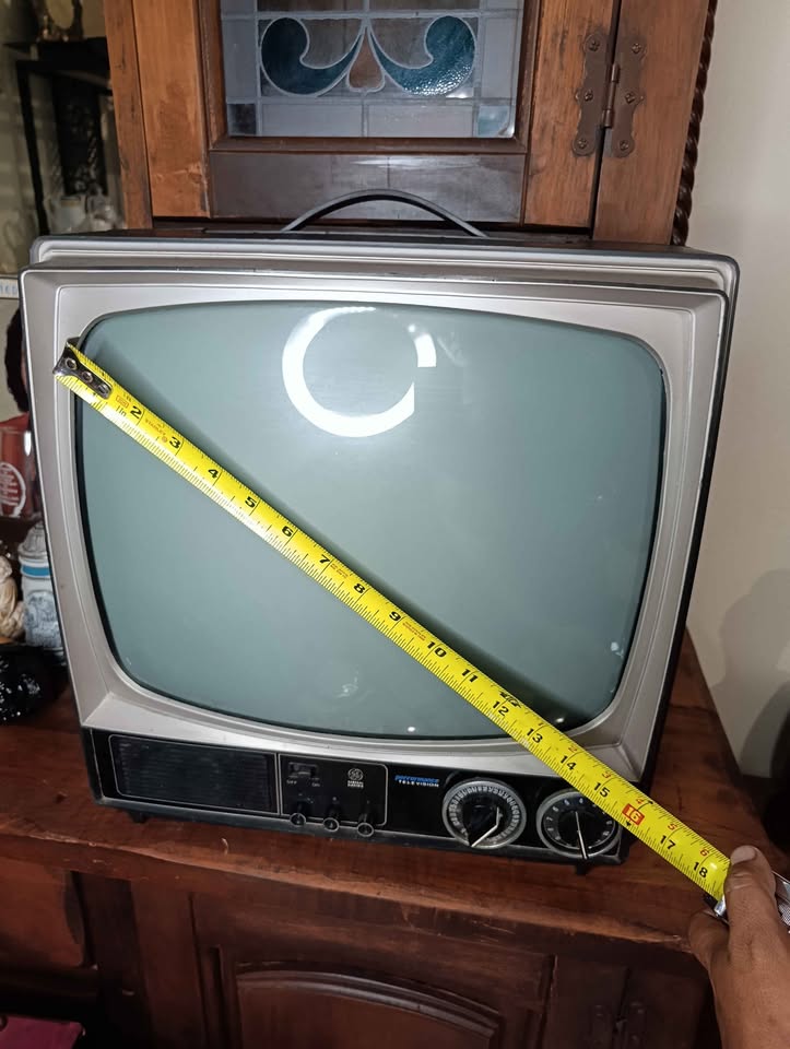 Televisor vintage GE XB3160BK pantalla CRT curva - vista 5 Televisor vintage GE XB3160BK pantalla CRT curva - vista 5